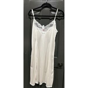 Melody Lingerie Vintage White Lace Trim Full Slip Antron III Nylon Made in USA